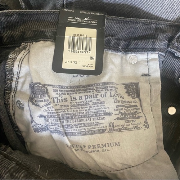 FLASH SALE! Levi's 90's black distressed relaxed jeans - Picture 11 of 17